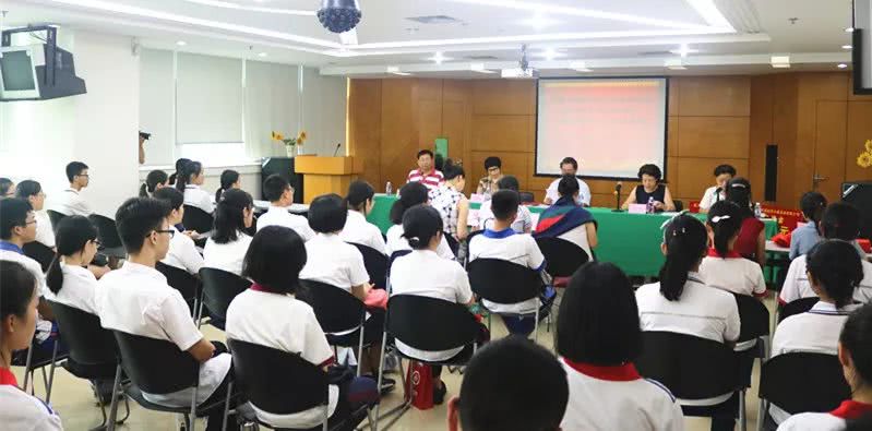 凤凰会展助力厦门教育基金资助莘莘学子圆梦理想大学