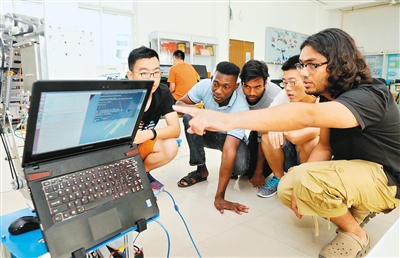 续写千年丝路繁华吸引四方逐梦之人来了，你就是这座城市的人