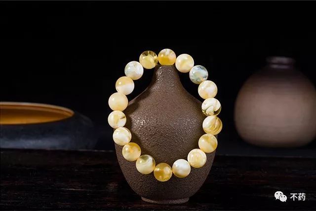 怎么辨别蜜蜡和塑料最直观的方法,蜜蜡越来越便宜是真的吗