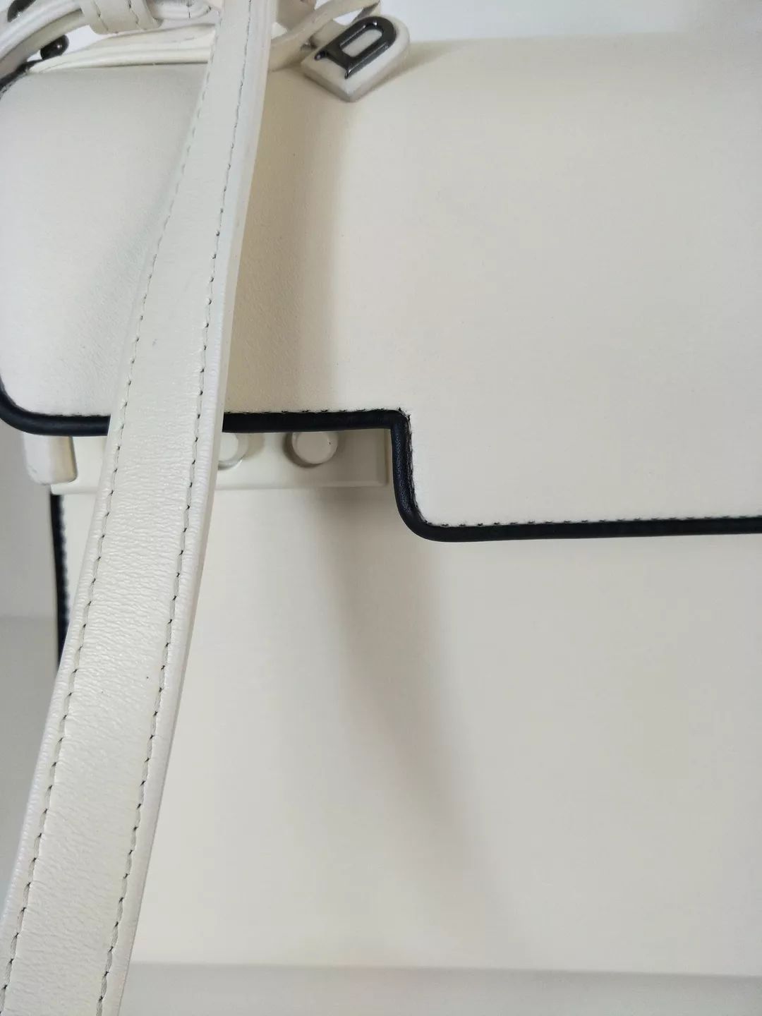 大牌包包日常护理,如何正确毁掉一只大牌包包