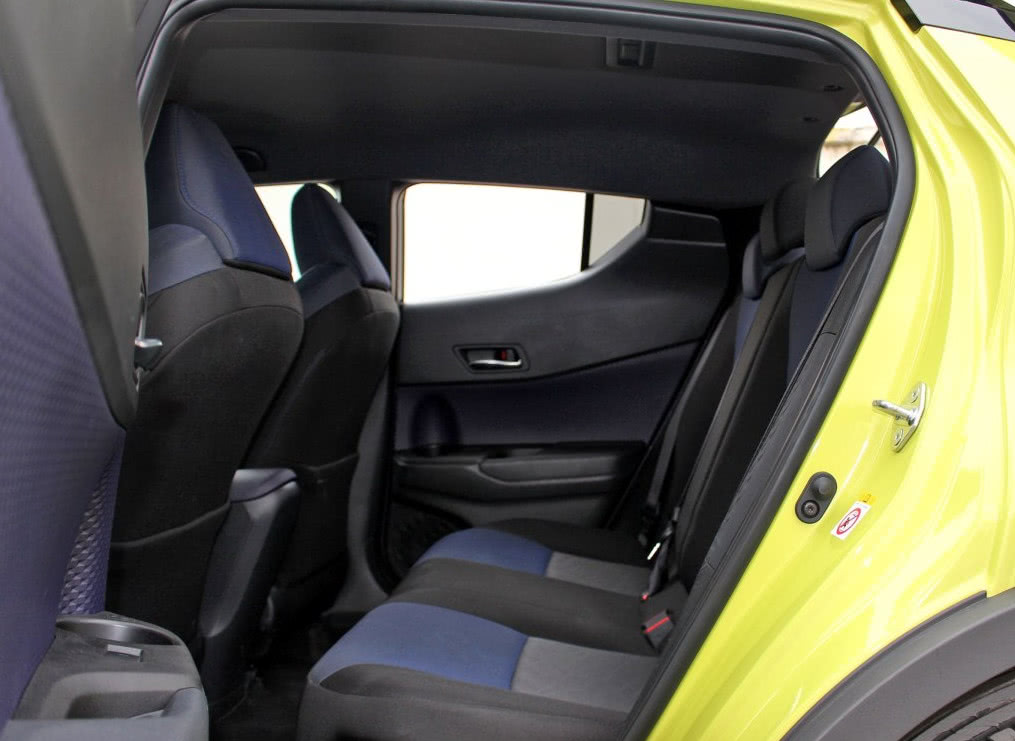 颜值逆天空间鸡肋,动力充沛价格小贵,CHR到底值不值得买?