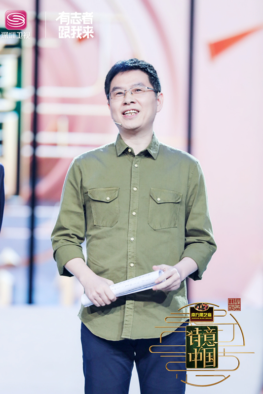 《诗意中国》“群芳谱”今晚营业名侦探潘粤明白日“追”花