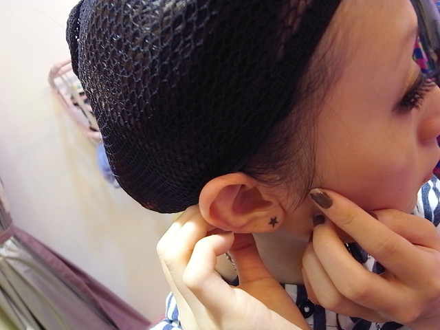 假发如何正确的戴,一片假发片的正确戴法如何不分层