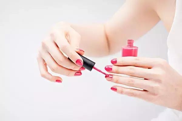 指甲油有毒有害物质有哪些,指甲油真的有毒吗