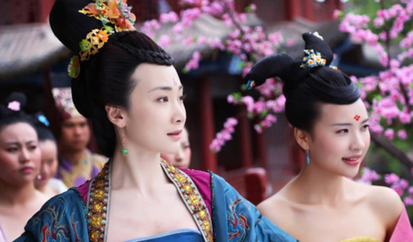 女子又问道:“你当真是要嫁给他?”简兮声音不大语气中尽是坚决