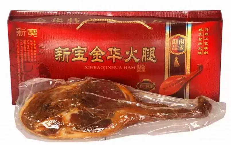 中国大妈出国探望儿子,行李箱被打开的那一刻,所有人都惊呆了!