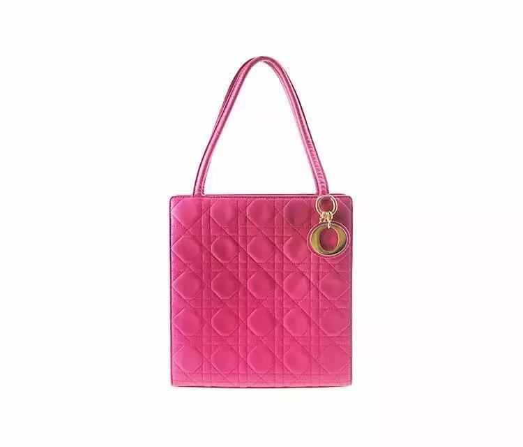 国庆出游包包里装什么,国庆出游带背包还是行李箱