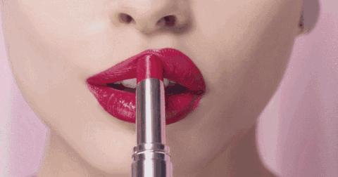 快速挑口红必备技能——了解唇釉、唇彩的优缺点