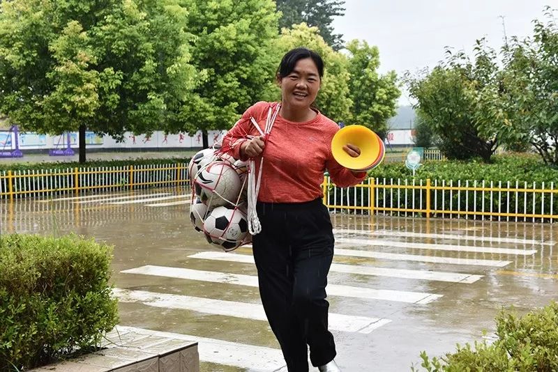 德高为师|让足球点燃梦想——记阜阳市颍泉区行流镇三义九年一贯制学校体育老师王侠