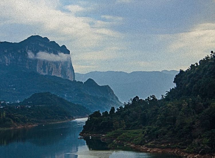 巴人故里清江画廊第二部,清江画廊巴人洞景区