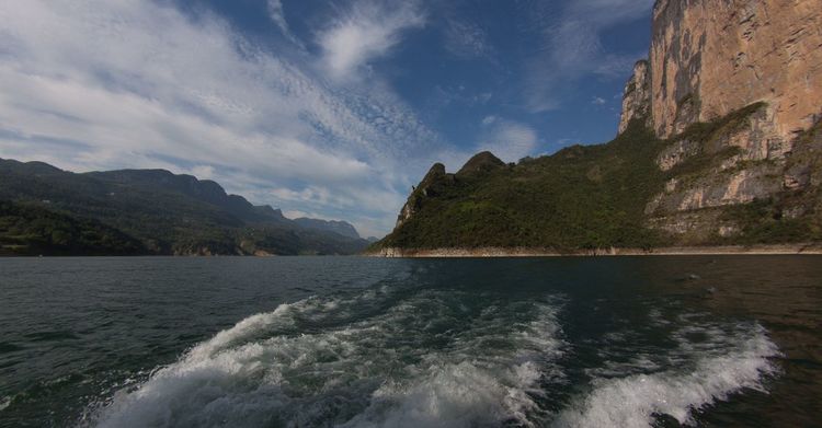 巴人故里清江画廊第二部,清江画廊巴人洞景区