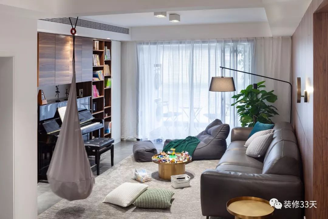 小三房客厅电视书柜一体,80平米两居客厅书房一体