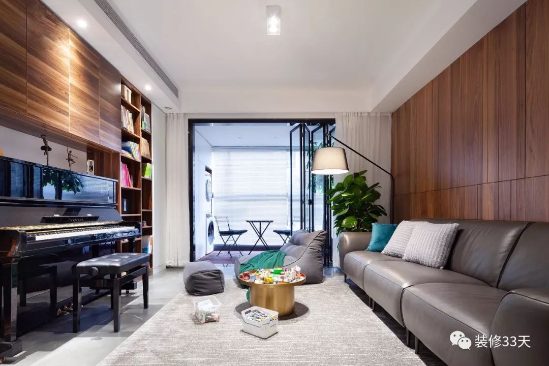 小三房客厅电视书柜一体,80平米两居客厅书房一体