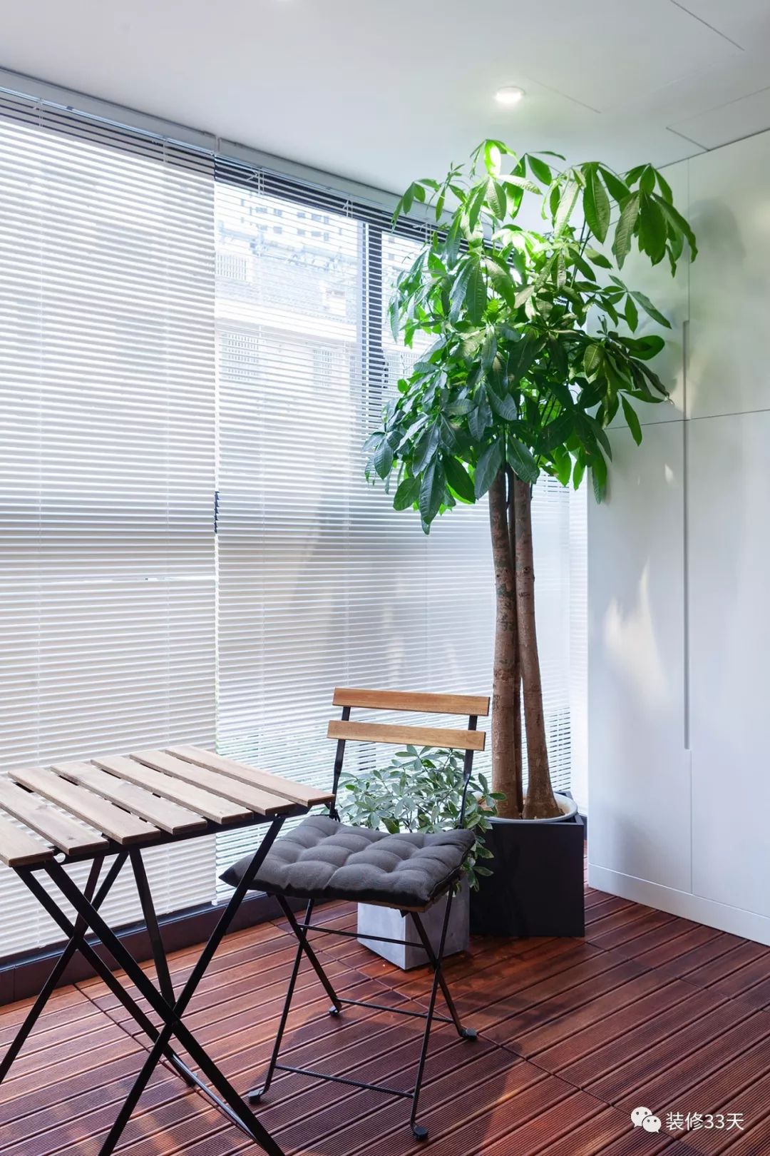 小三房客厅电视书柜一体,80平米两居客厅书房一体