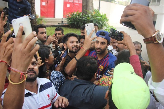 巴萨史上最强队徽,巴萨趣事