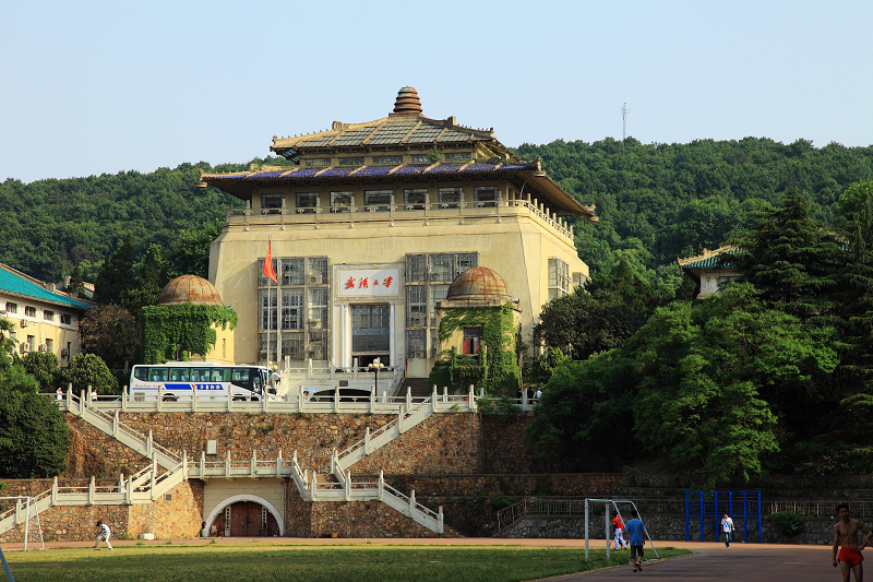 武汉大学和哈佛大学哪个好？上过大学的网友都这么说！