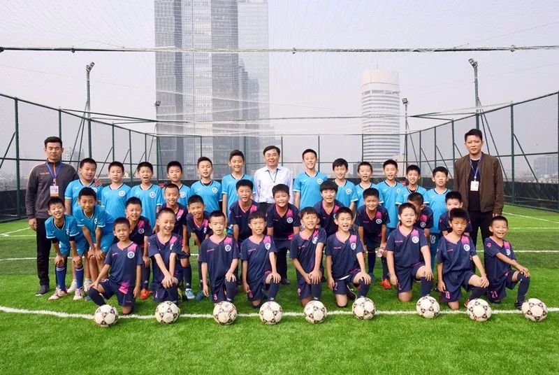 济南学校足球场开放,济南山大足球场