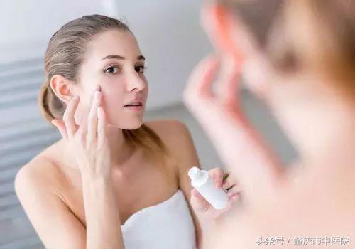 「答疑」为什么过了青春期还会长“青春痘”?