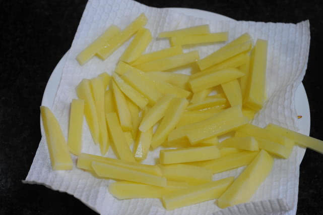 炸薯条是先冻还是先裹淀粉,炸薯条要冷冻原因是什么