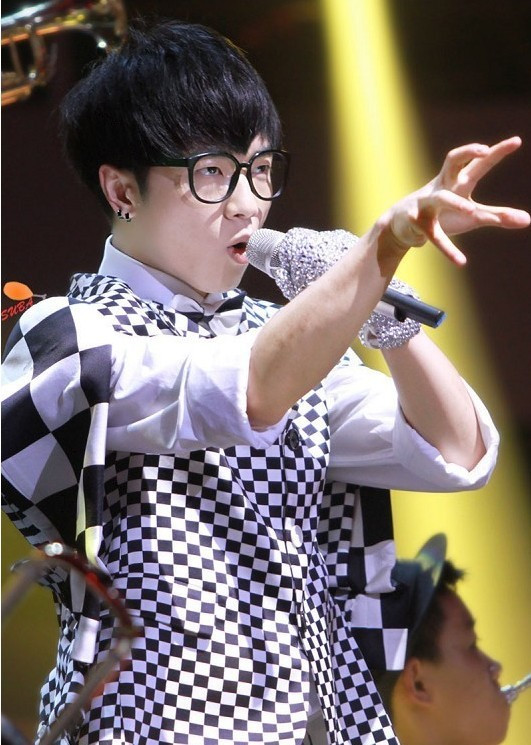 华晨宇hereweare完整版,华晨宇tobefree伴奏合唱