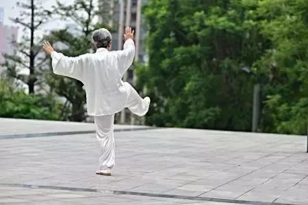 手汗脚汗多是什么原因且手脚冰凉,小儿手脚汗多而且冰凉是什么原因