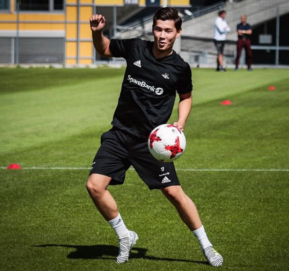 归化运动员引热议,媒体人谈国足归化