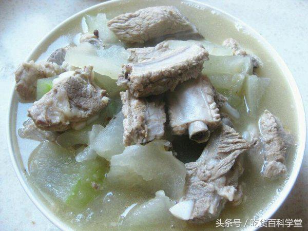 炖排骨汤时,先放盐还是后放盐?好多人弄错了,难怪肉很柴