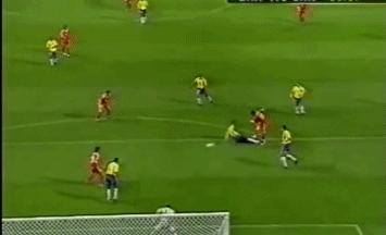 02世界杯国足对阵巴西回顾,02年国足进世界杯险些进球