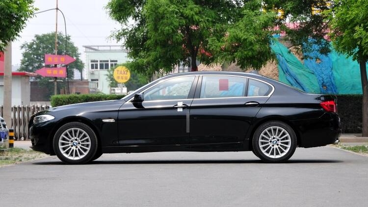 宝马5系和霸道怎么选,12万预算买哪年宝马5系