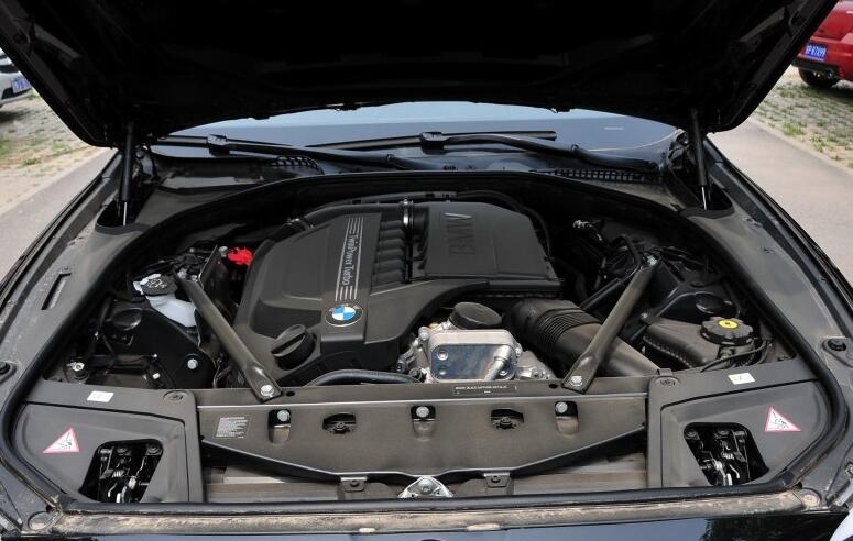 宝马5系和霸道怎么选,12万预算买哪年宝马5系