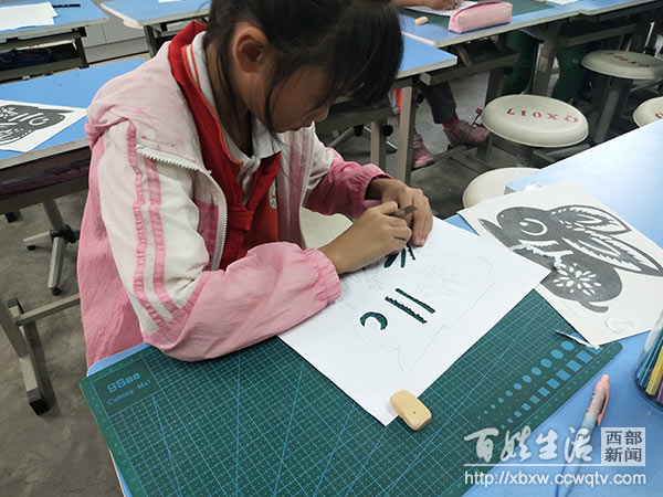 乡村学校少年宫暑期活动更缤纷,流动少年宫走进乡村小学