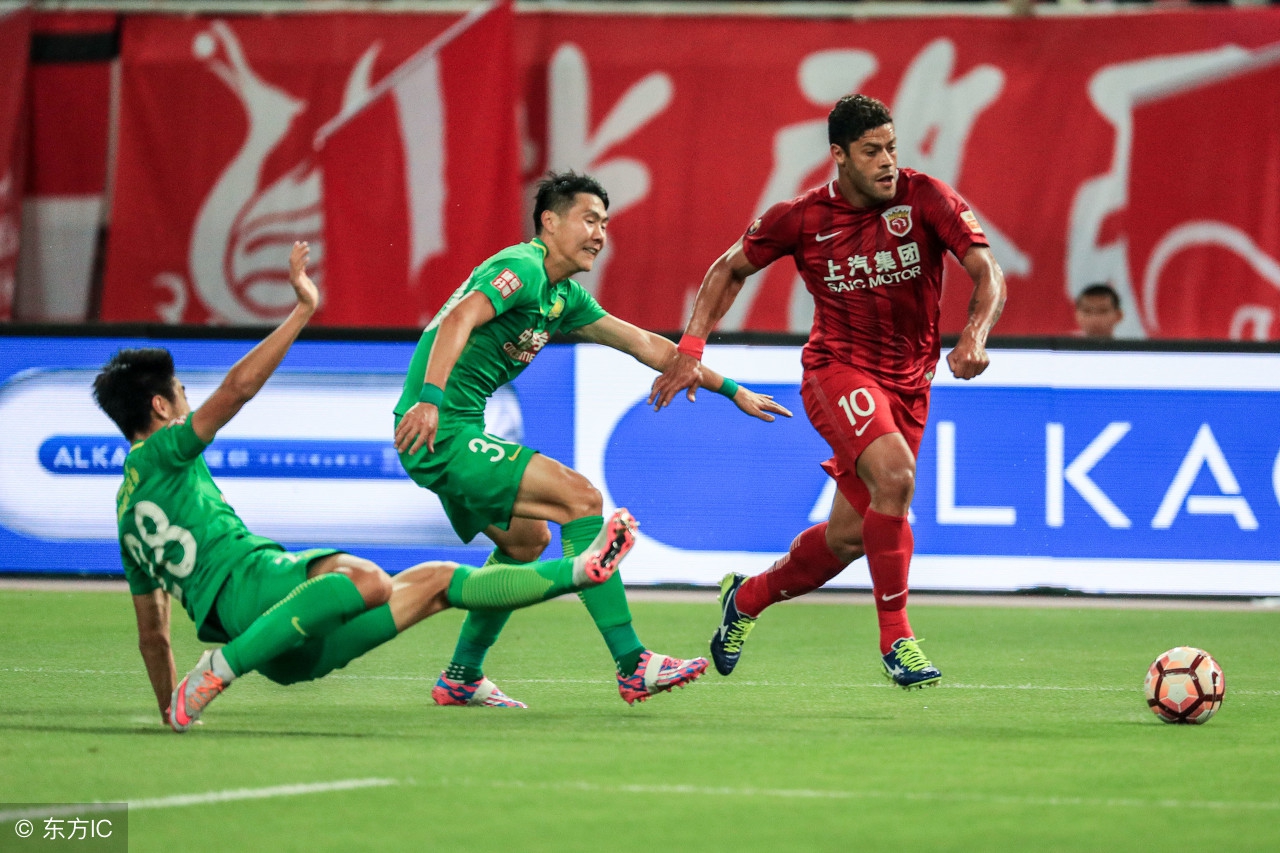 足球要先练什么,足球想踢高踢远的基本训练