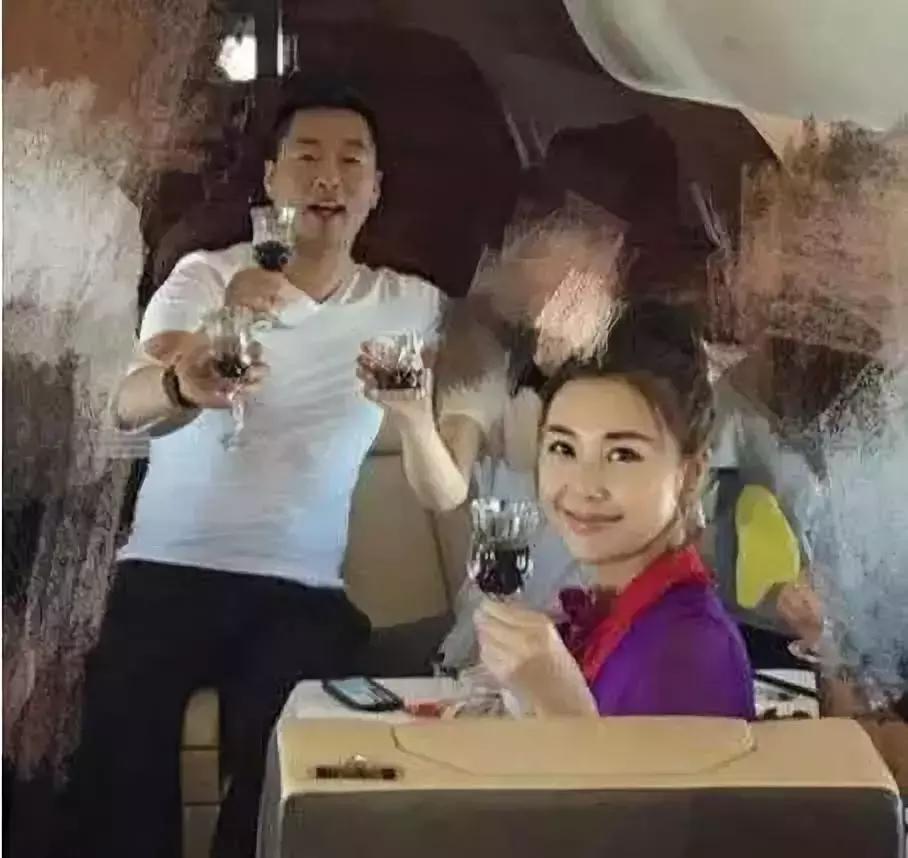 张雨绮砍她前夫三刀是真的假的,张雨绮怒怼男子