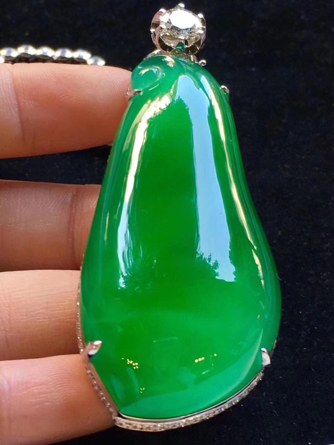 翡翠界“大地震”！7000多名玉商联名上书：禁止直播卖翡翠！