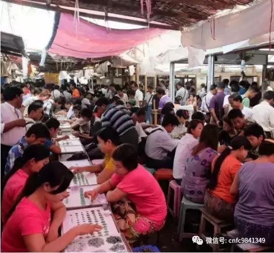 翡翠界“大地震”！7000多名玉商联名上书：禁止直播卖翡翠！