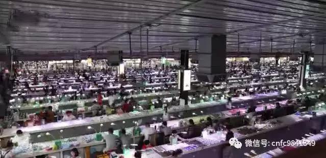 翡翠界“大地震”！7000多名玉商联名上书：禁止直播卖翡翠！