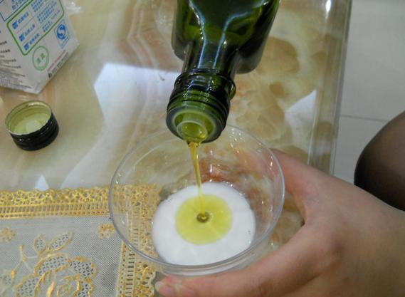 小药店里的它擦脸一周后皮肤白嫩,睡前用它擦脸3天皮肤变年轻