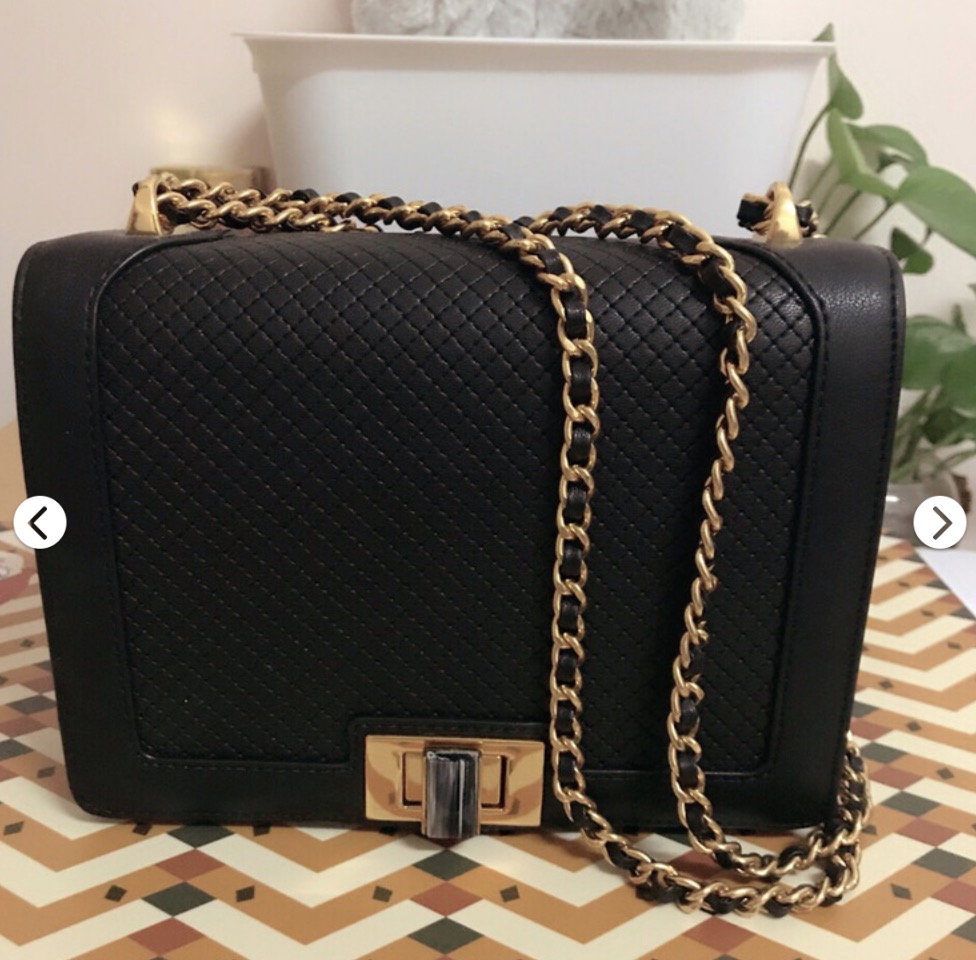 搭配休闲的大牌包包,搭配衣服的平价包包