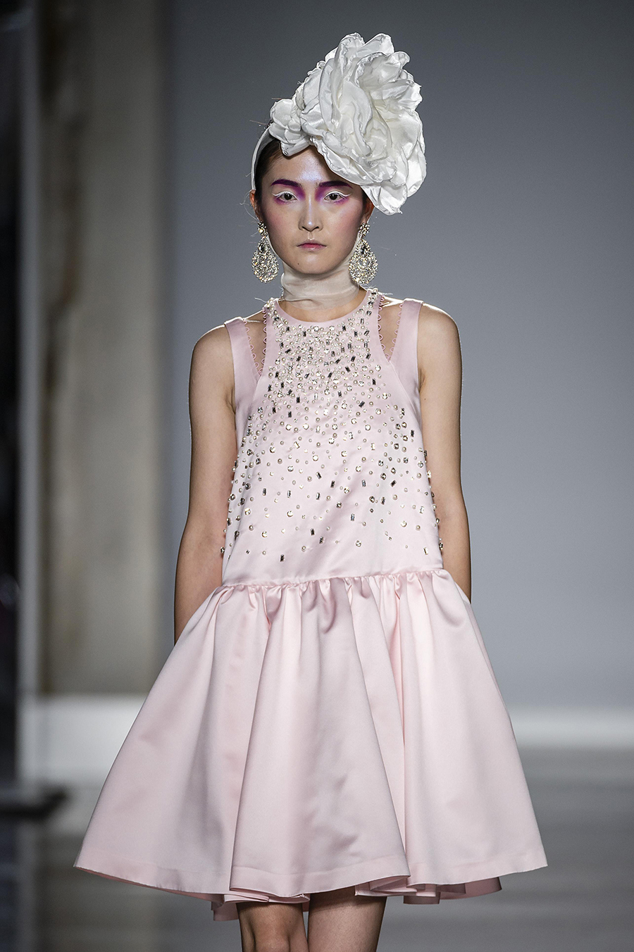 内含福利｜米兰时装周C位出道的九零后中国女孩