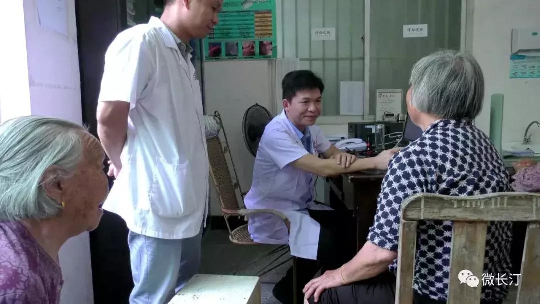 解放军联勤保障部队970医院义诊,解放军医疗队义诊