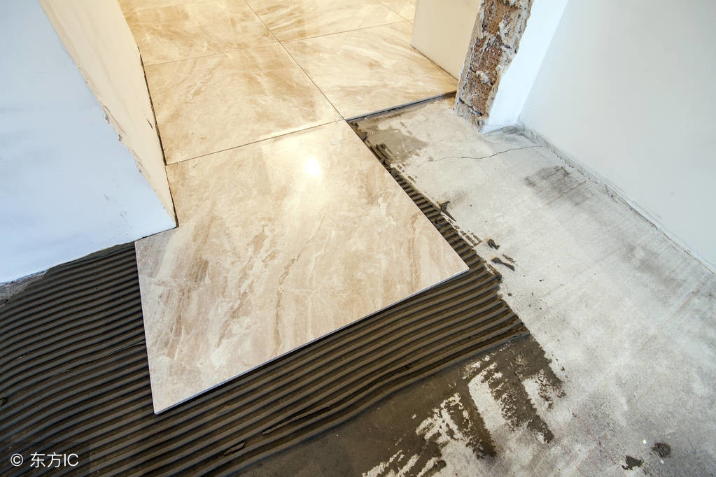 厨房瓷砖旧了坏了有什么方法翻新,瓷砖旧了喷什么东西能使瓷砖翻新