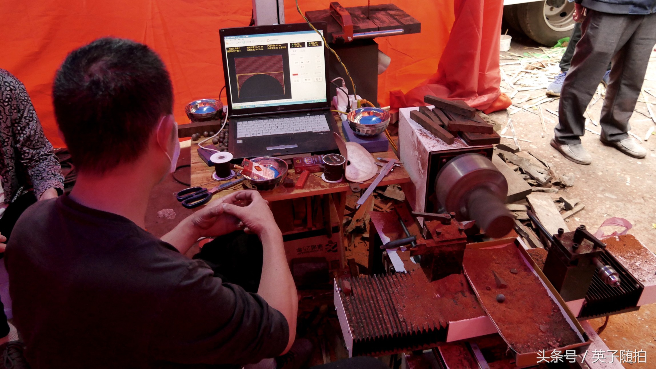 四川渠县：你玩手串吗，古镇三汇来了位帅哥专门加工手串、佛珠