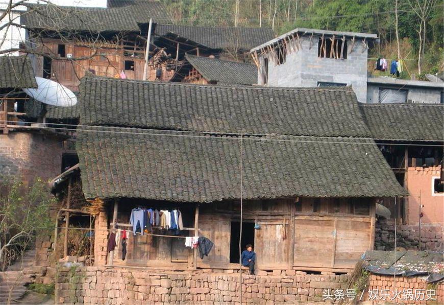 老家盖房屋顶有什么讲究吗,农村盖房咬牙代表什么