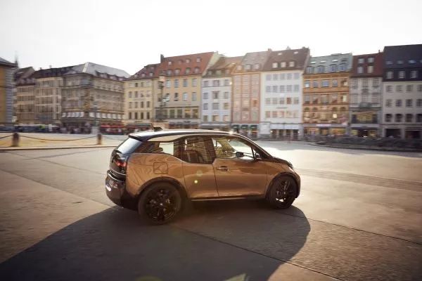 新款宝马i3和老款i3区别,全新宝马i3正式下线售价34.99万元