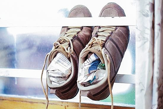 鞋子脚后跟磨脚有什么小妙招,凉鞋太紧了磨脚怎么办