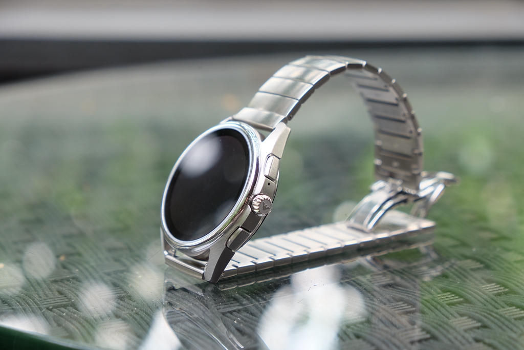 3990元的真智能手表贵吗？阿玛尼ART5006：奢华与智能的巧妙结合