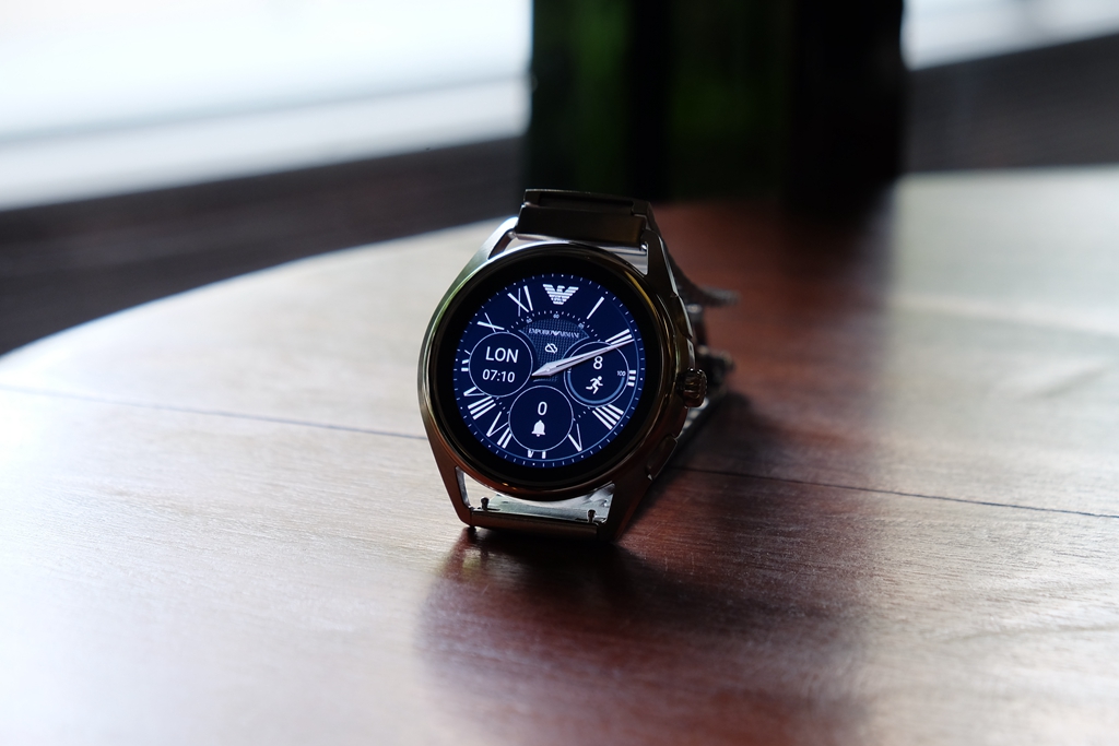 3990元的真智能手表贵吗？阿玛尼ART5006：奢华与智能的巧妙结合