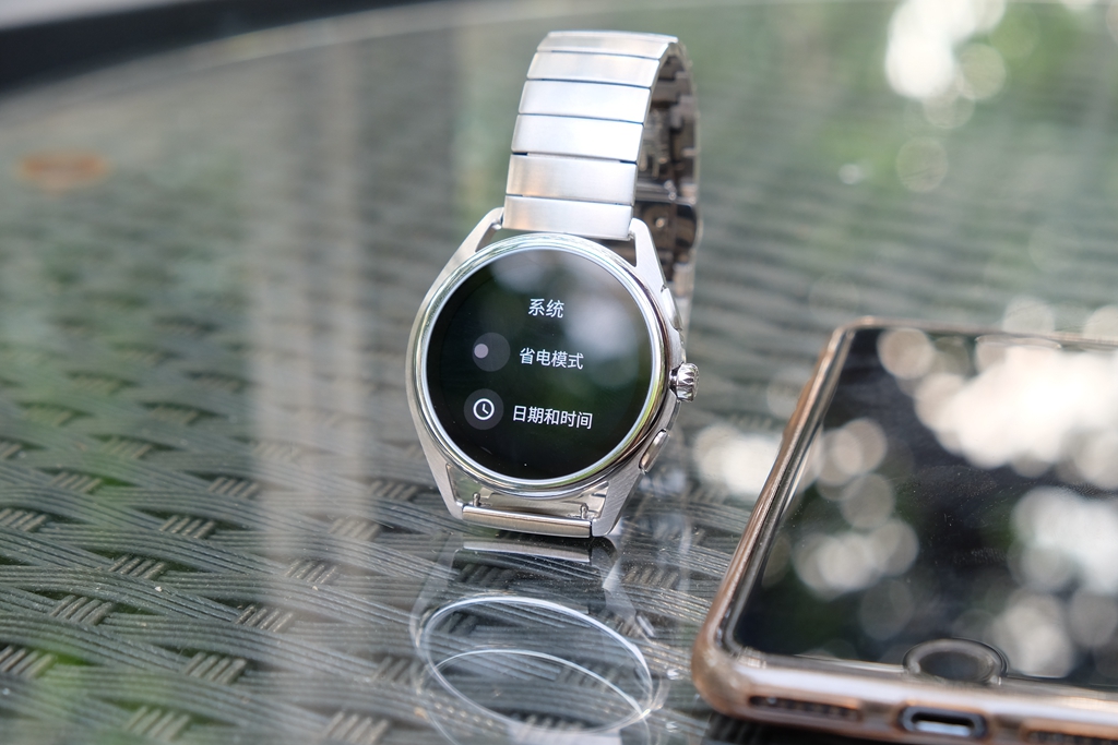 3990元的真智能手表贵吗？阿玛尼ART5006：奢华与智能的巧妙结合