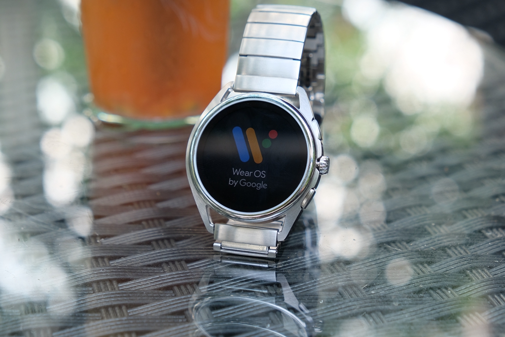 3990元的真智能手表贵吗？阿玛尼ART5006：奢华与智能的巧妙结合