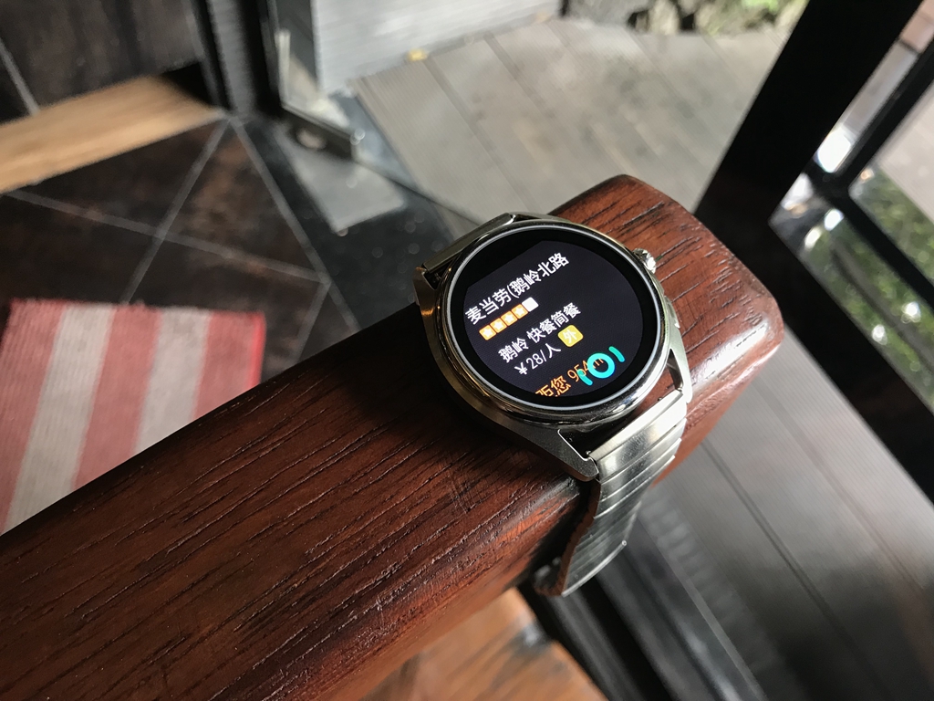 3990元的真智能手表贵吗？阿玛尼ART5006：奢华与智能的巧妙结合